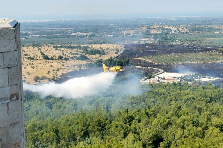 incendio a Castel del Monte