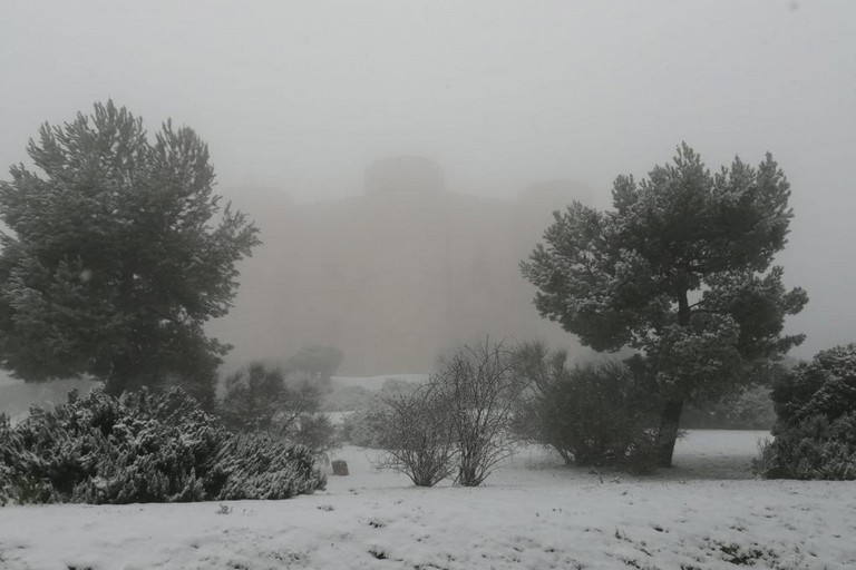 Coltre bianca su Castel del Monte