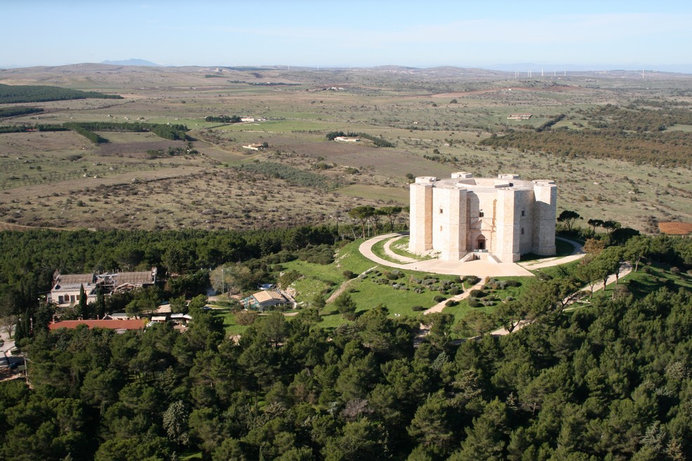 Castel del Monte dall'alto