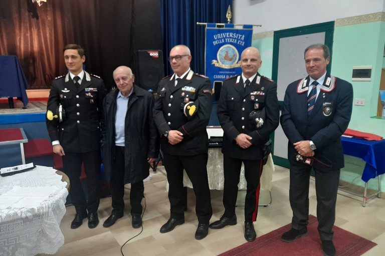 Carabinieri mettono in guardia gli anziani sulle tecniche usate