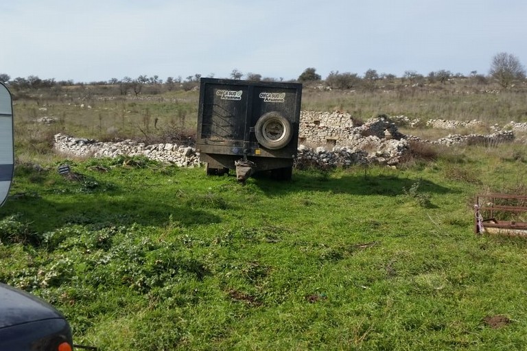 rimorchio rubato rinvenuto nelle campagne di Andria