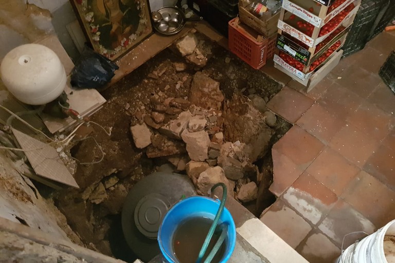 cedimento in vicolo Corrado IV di Svevia