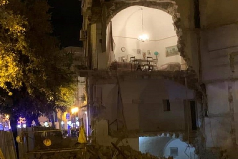immobile crollato in via Pisani