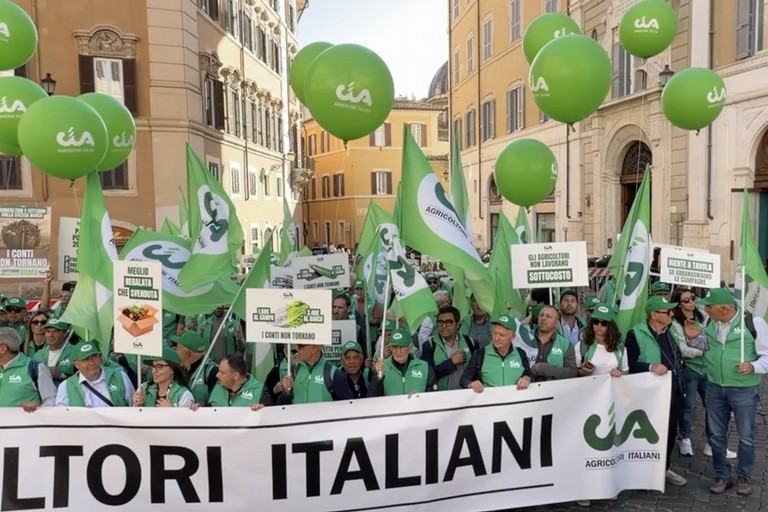 Centinaia di agricoltori pugliesi a Roma