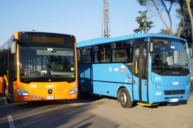pulman trasporto pubblico locale