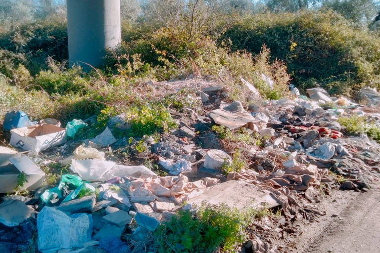 comune avvia raccolta rifiuti discariche sparse