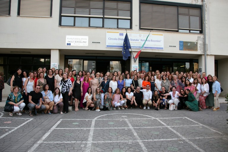 La comunità scolastica dell'8 Circolo Rosmini di Andria