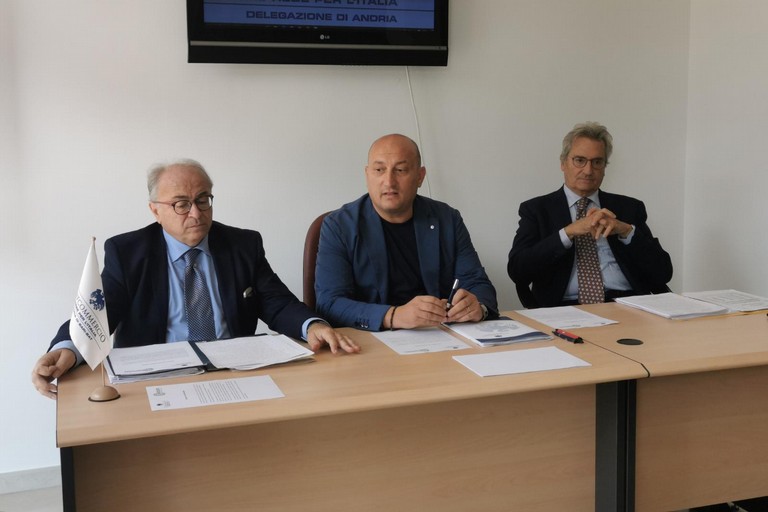 Conferenza stampa dehors Andria
