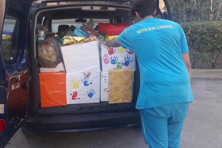 Andria la donazione di giochi e materiale didattico