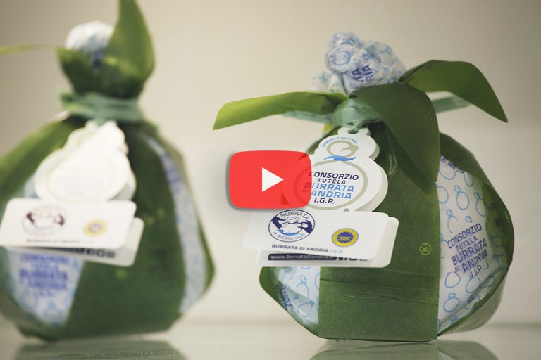 L'originale burrata di Andria IGP è «con la testa»
