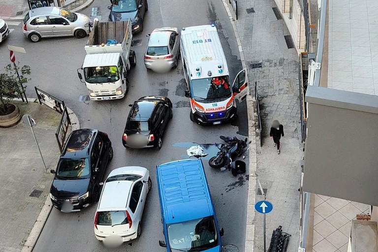 Incidente su viale Venezia Giulia