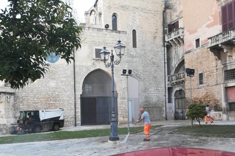 interventi di pulizia nel centro storico