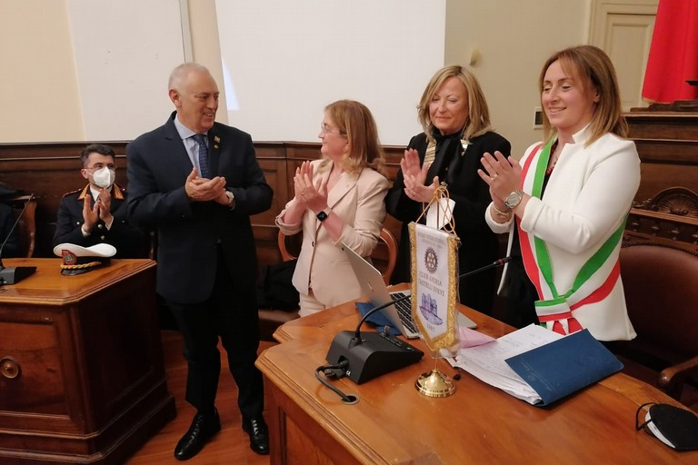La dottoressa Fusiello socio onorario del Rotary Club Andria Castelli Svevi