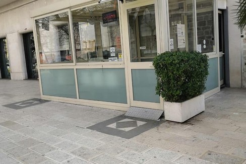 Dehors presente ad Andria
