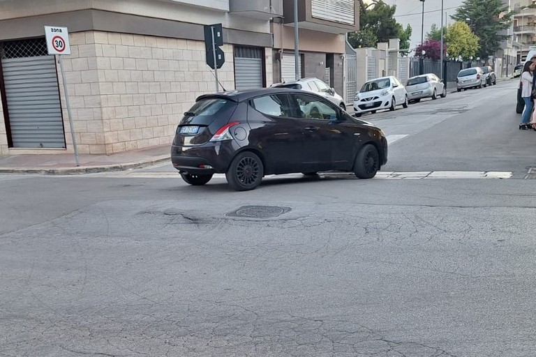 Cedimento stradale in via Maraldo angolo via Parigi