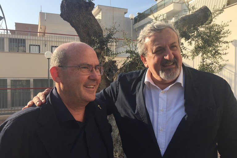 don Riccardo Agresti con il presidente Michele Emiliano