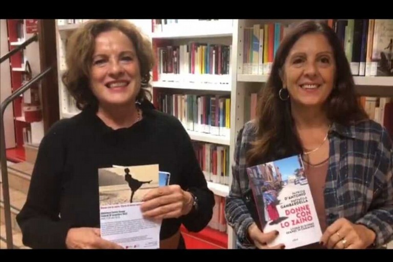 Donne con lo zaino
