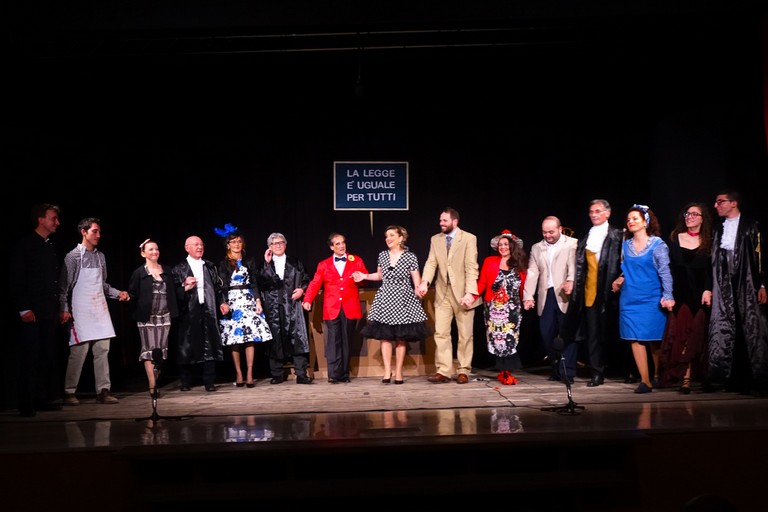 Risate dal primo minuto per l’ entusiasmante spettacolo teatrale  