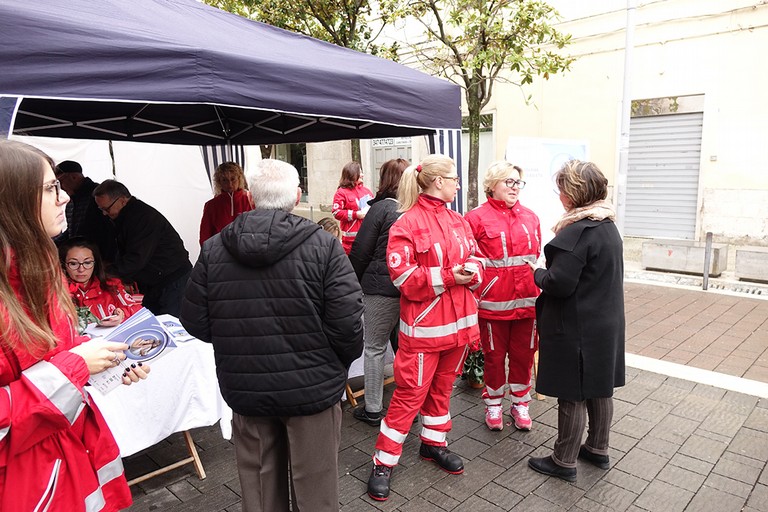 Grande affluenza ai gazebo della Croce Rossa Italiana presente in viale Crispi. <span>Foto Riccardo Di Pietro</span>
