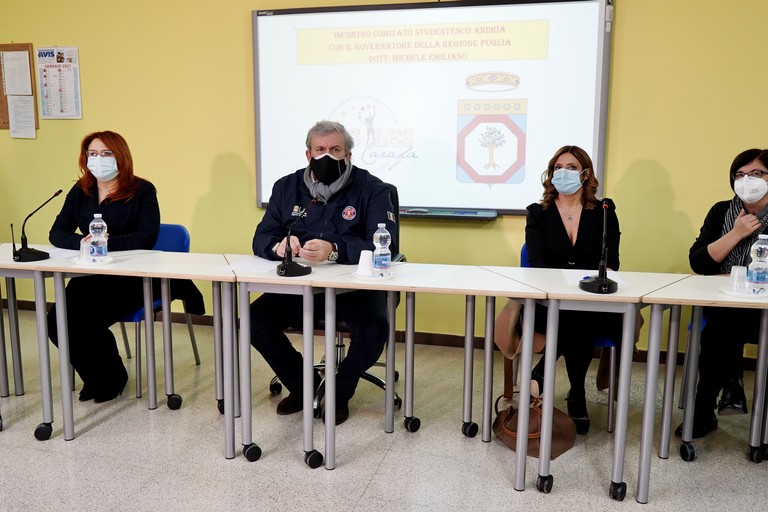 Emiliano incontra gli studenti ad Andria
