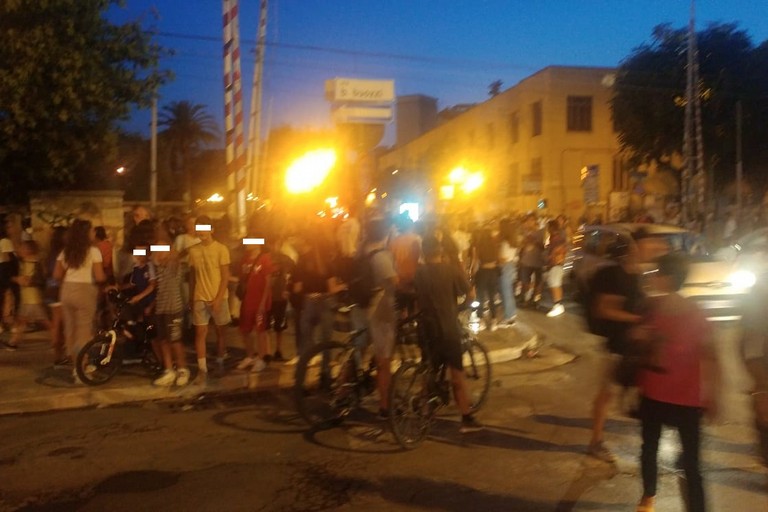 Assembramenti e caos per la viabilità stradale per la psicosi di 