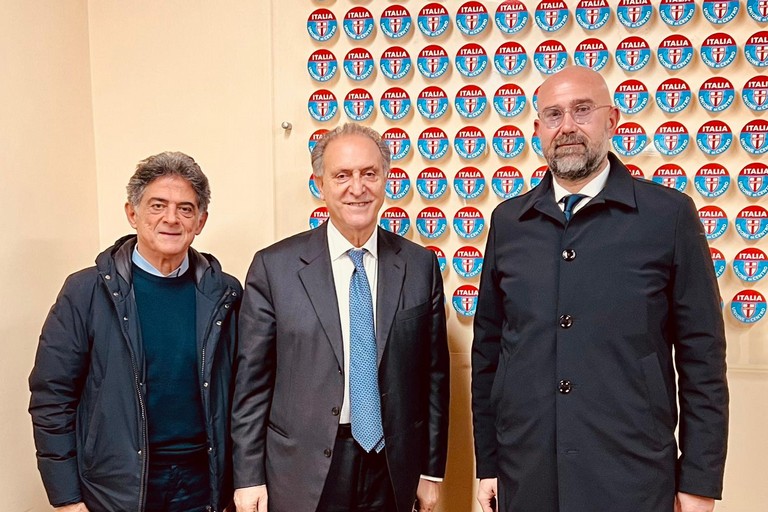 da sx a dx: Pino Stragapede, on. Lorenzo Cesa e Riccardo Frisardi