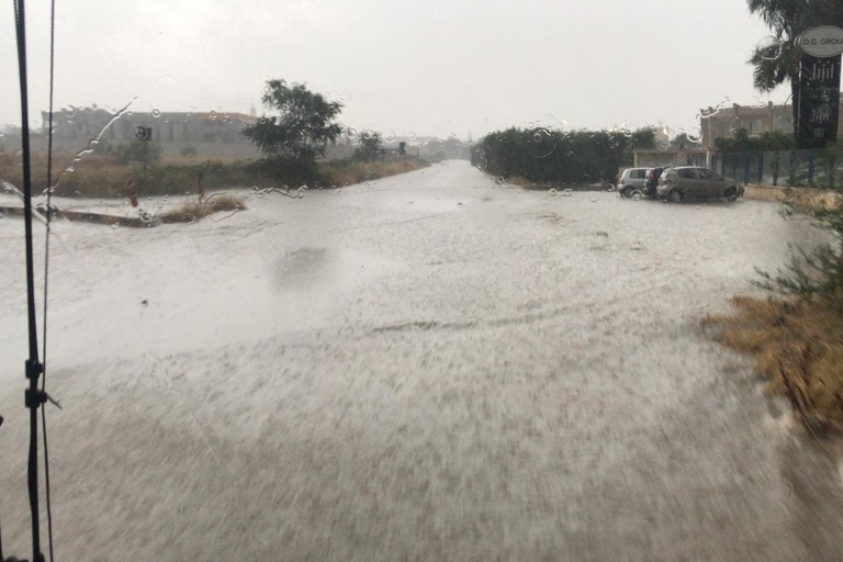 grandinata e forte pioggia su Andria