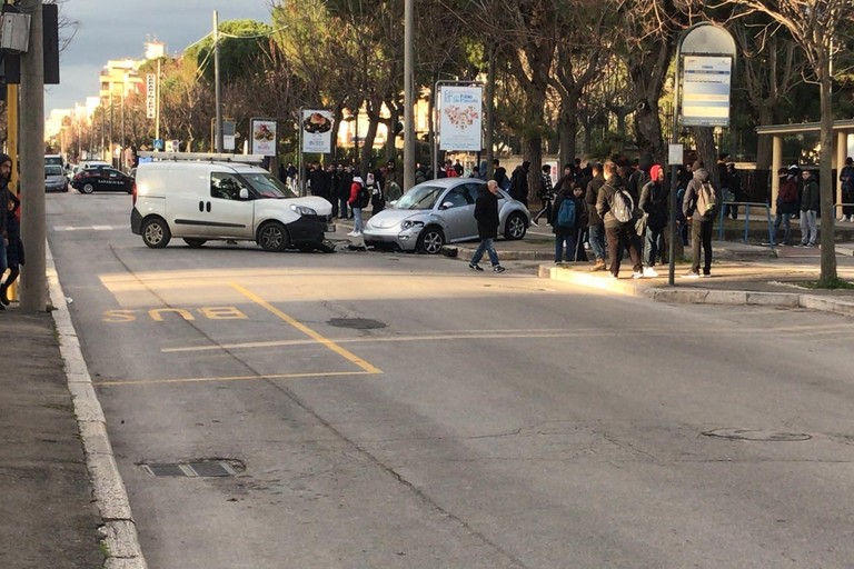 incidente stradale su viale Gramsci