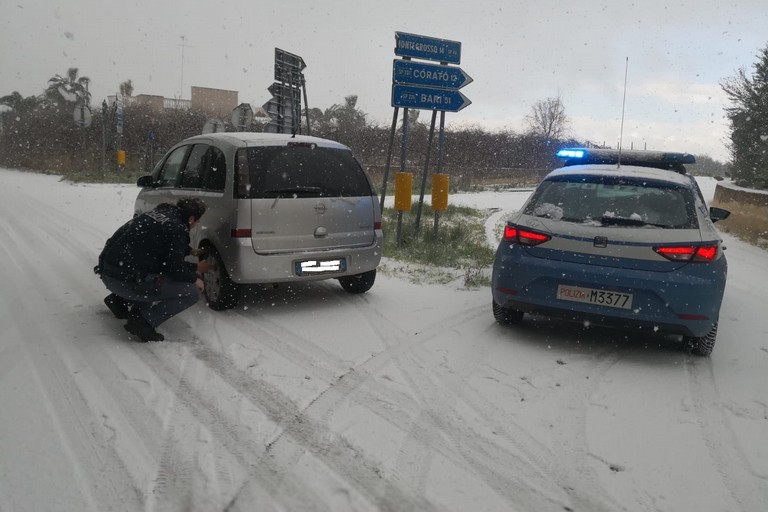 automobilisti messi in salvo dalle 