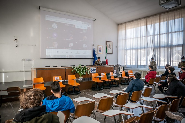 L'Esercito Italiano all'ITIS di Andria