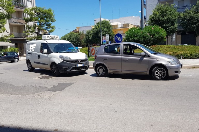 tamponamento alla rotatoria di via Verdi con via Bisceglie
