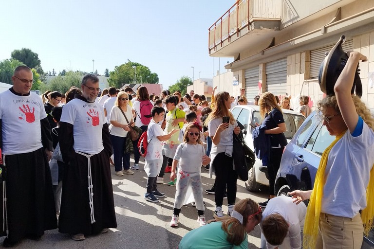 Il quartiere di Santa Maria Vetere in festa per la “Corsa dei Santi”
