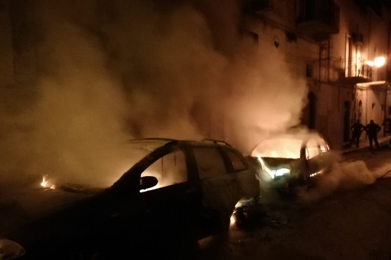 Incendio in via Generale La Masa