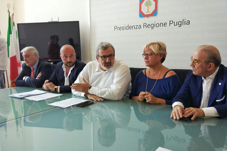conferenza stampa rifiuti presso regione