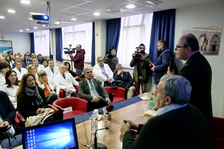Michele Emiliano all'ospedale