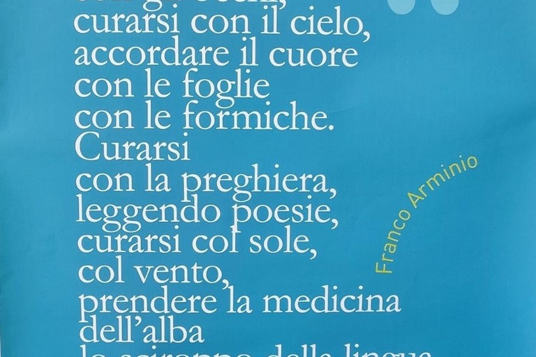 Manifesti con versi poetici