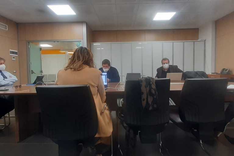 tavolo scuola in Regione