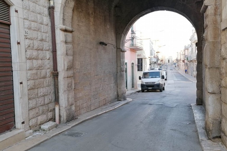 Sanificazione dell'arco di Porta Sant'Andrea