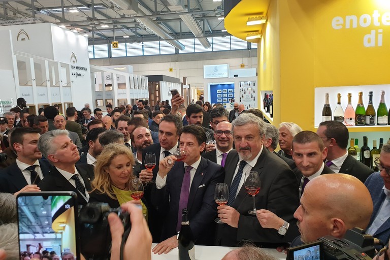 Il Presidente Conte con Michele Emiliano