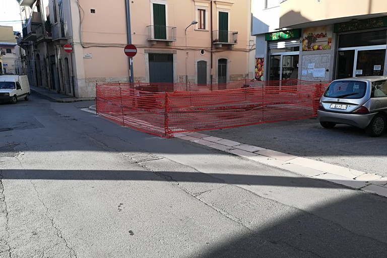cedimento stradale in via Garibaldi