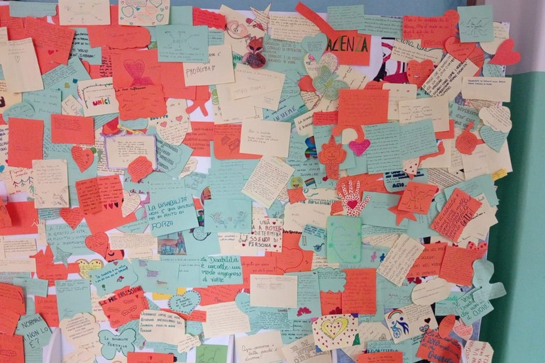 “Muro dell’inclusione” alla scuola
