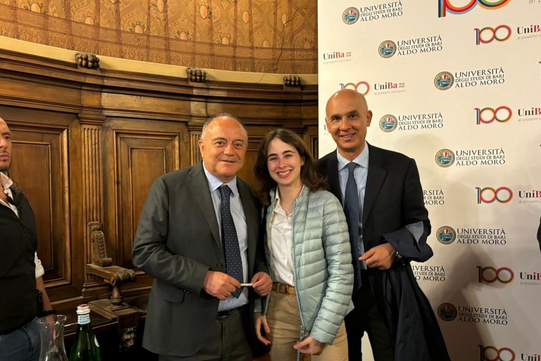 Nicola Gratteri a Bari, il saluto con il prof. Savino Santovito