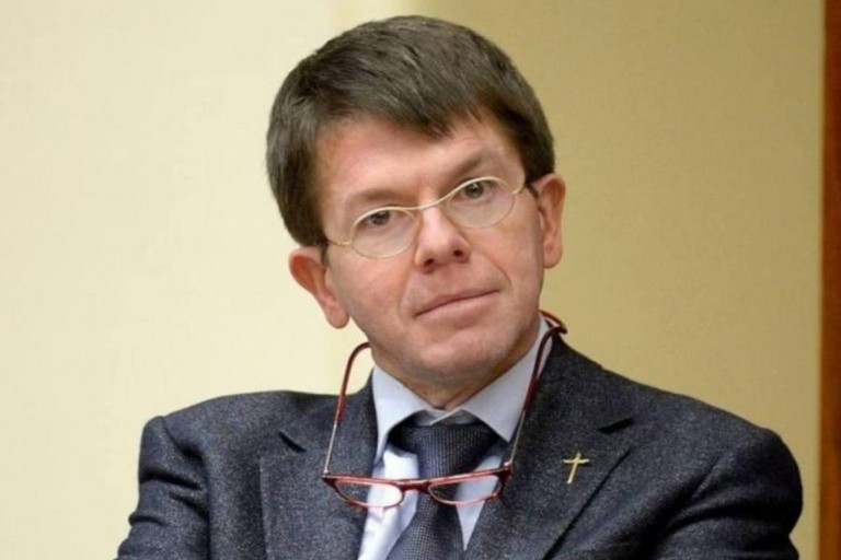 Il prof Rocco DAmbrosio Ordinario di Filosofia Politica PUG Roma
