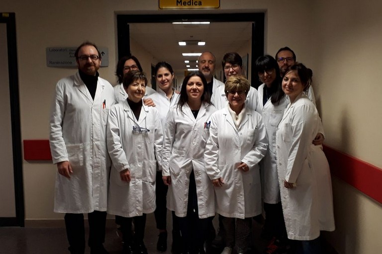da sx il professor Simone con la sua equipe