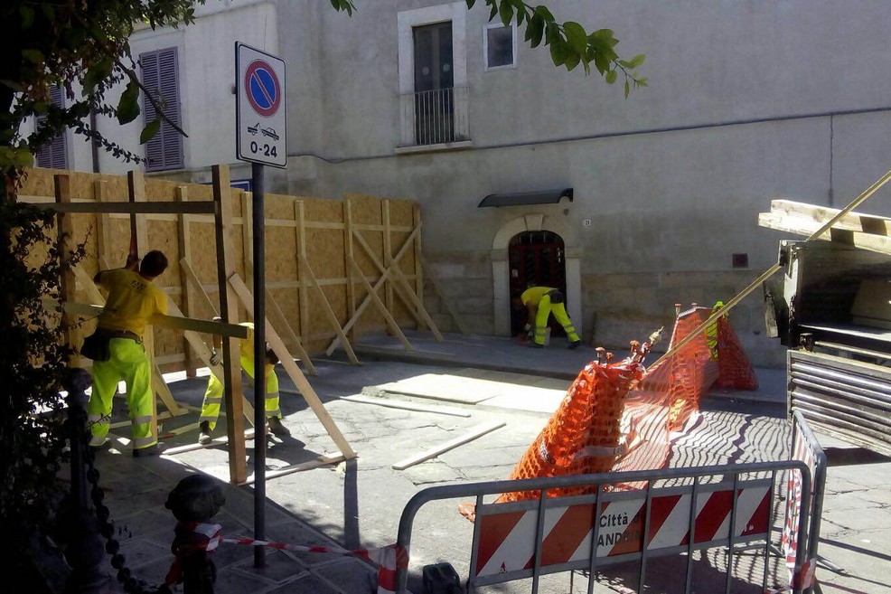 Voragine piazza Umberto I