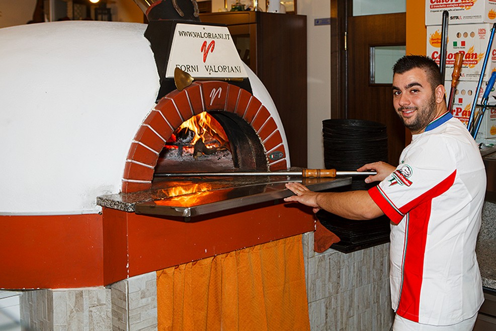 Riccardo Lotito, pizzaiolo di 28 anni. <span>Foto Riccardo Di Pietro</span>