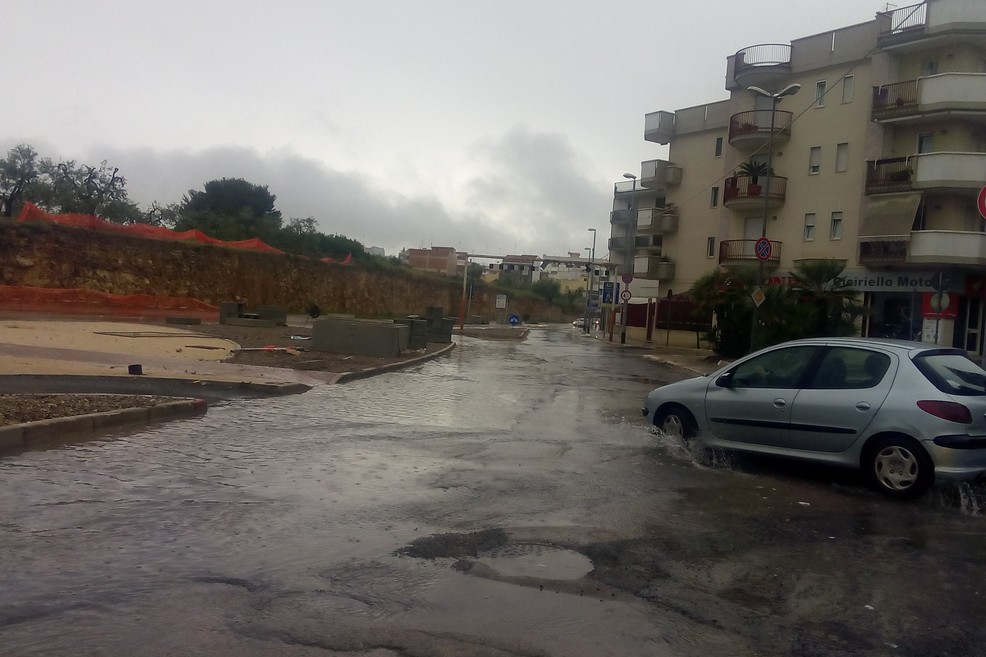 via Bisceglie allagata dalla pioggia