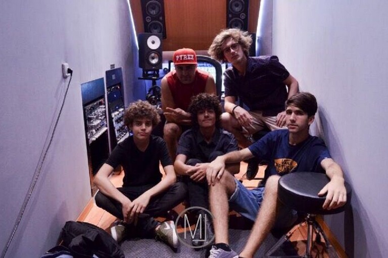 Nuggets, l'emergente band andriese ha pubblicato il suo primo singolo