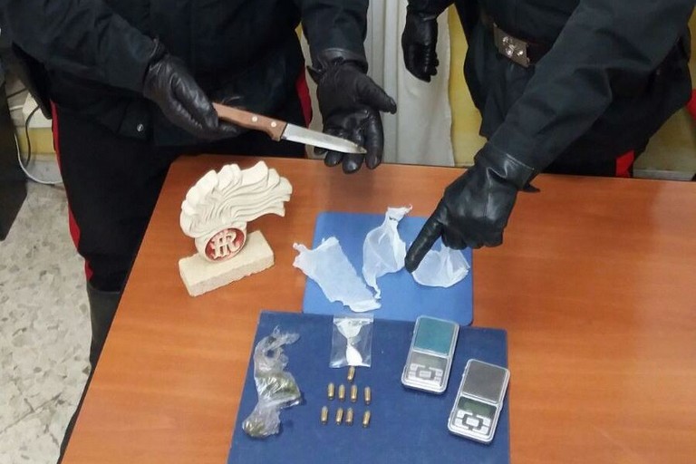 droga e munizioni sequestrate