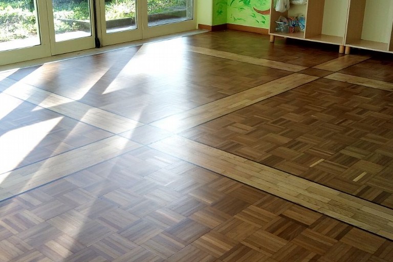 pavimento in parquet per la scuola dell'infanzia